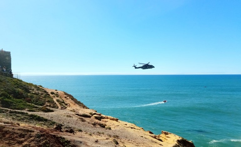 buscas-por-homem-desaparecido-na-praia-do-norte-na-nazare