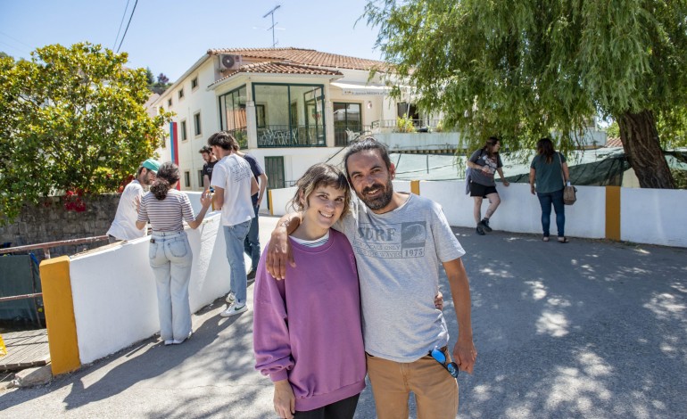 na-aldeia-que-atrai-artistas-um-festival-para-celebrar-arte-amizade-e-natureza