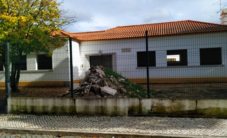 cantina-de-escola-vai-fazer-se-em-contentor