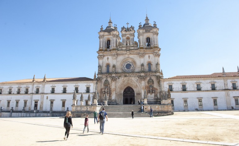 especialistas-debatem-em-alcobaca-sobre-literatura-medieval-iberica