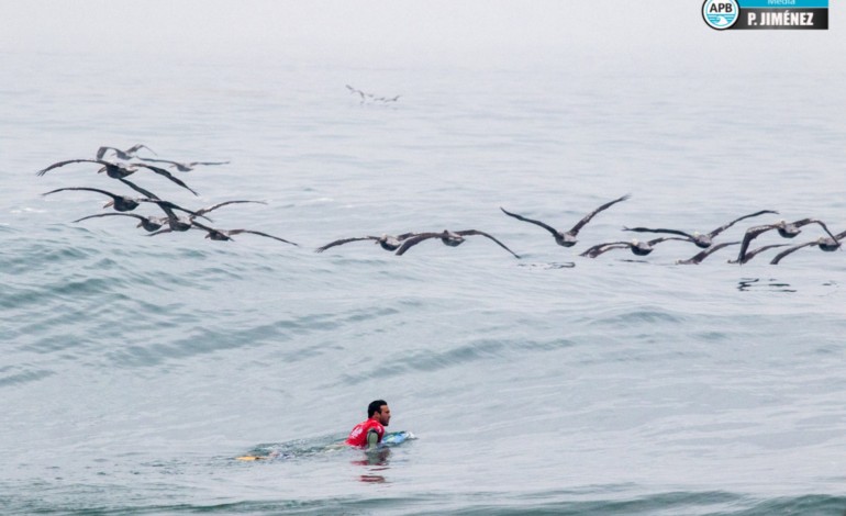 ondas-chilenas-foram-palco-do-talento-do-bodyboard-nazareno-4608