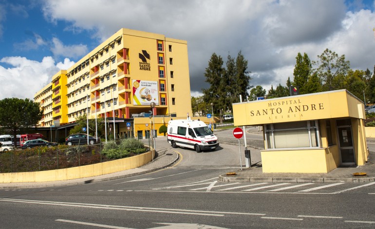bebe-abandonado-junto-aos-sapadores-de-leiria-esta-bem-tera-um-dia-de-vida