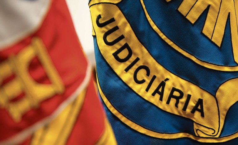 pj-detem-homem-na-posse-de-centenas-de-ficheiros-multimedia-de-conteudo-pornografico-envolvendo-menores