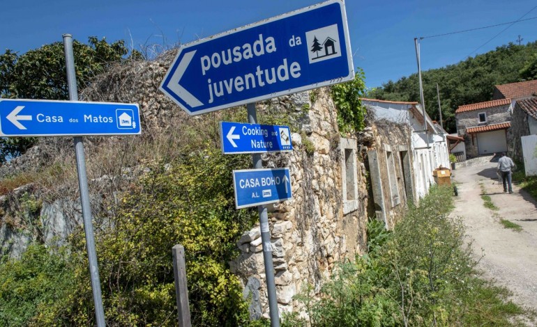 alvados-a-aldeia-onde-os-turistas-sao-quase-tantos-como-os-habitantes-10293