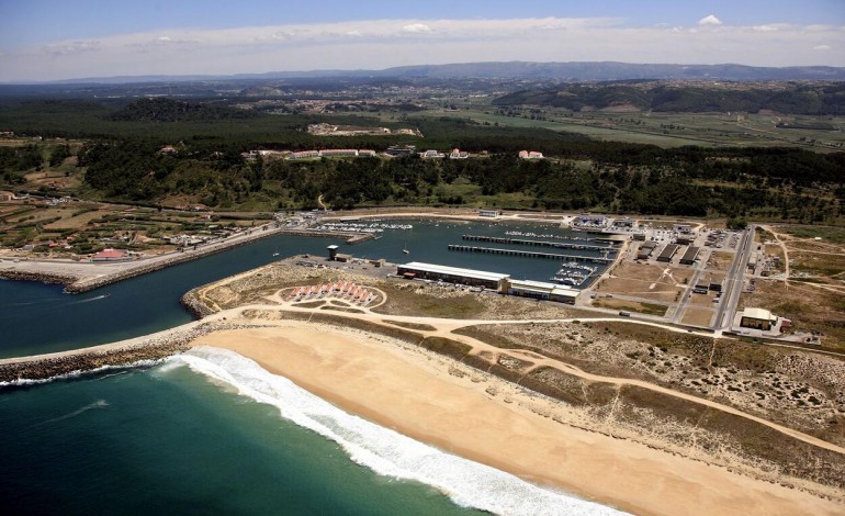 autarcas-preocupados-com-molhes-do-porto-da-nazare