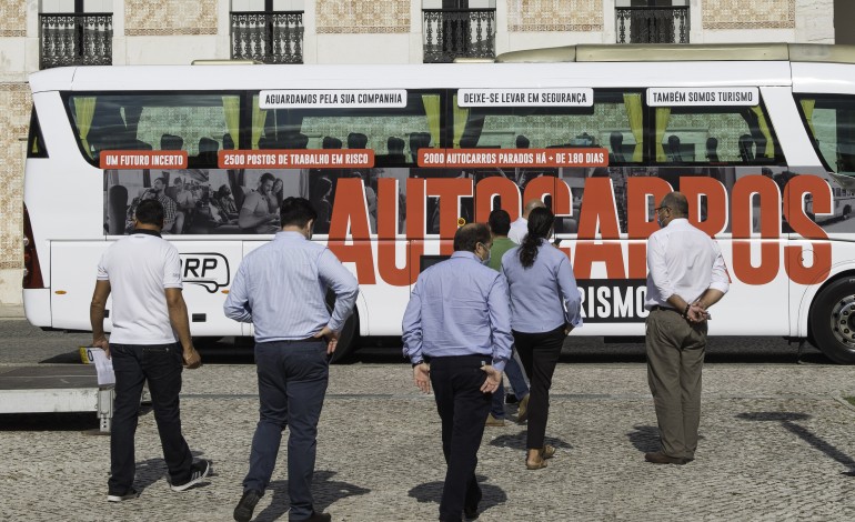 sector-dos-autocarros-de-turismo-diz-se-esquecido-e-reclama-apoio