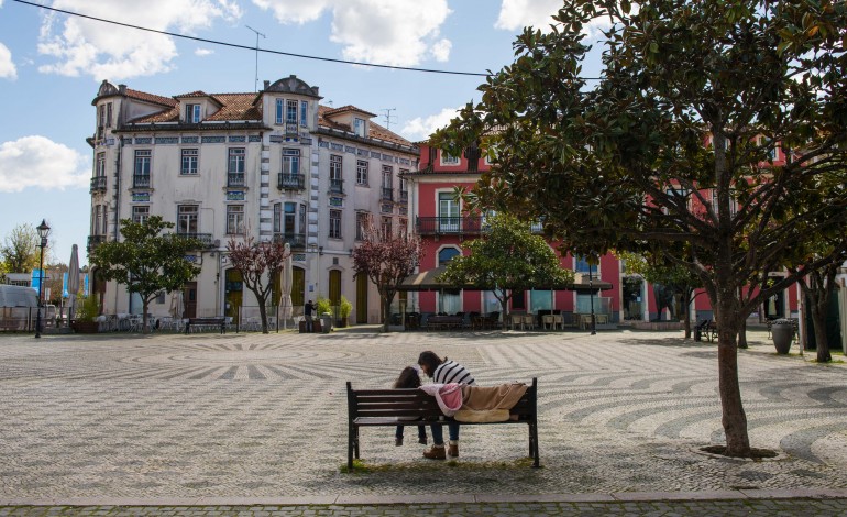 nos-bastidores-do-plano-de-leiria-para-o-pos-covid-whatsapp-videoconferencias-e-um-clube-de-pensadores