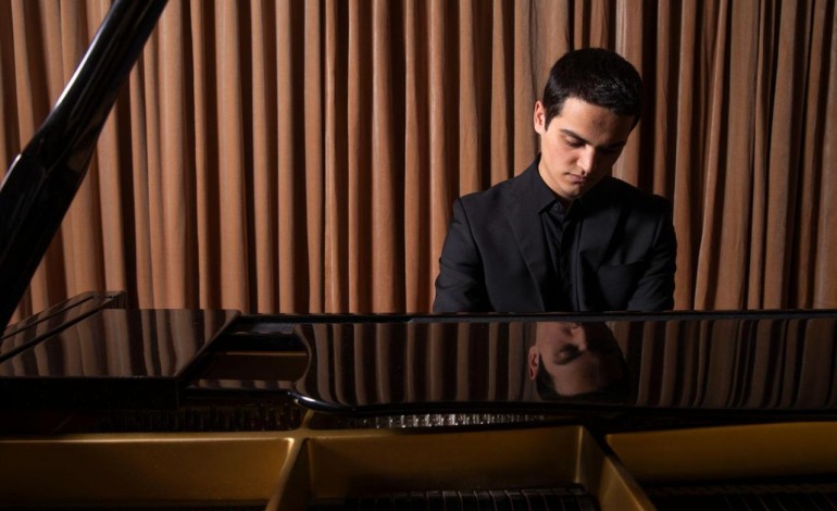 dinis-brito-o-piano-como-bussola-para-seguir-entre-o-jazz-e-a-musica-erudita