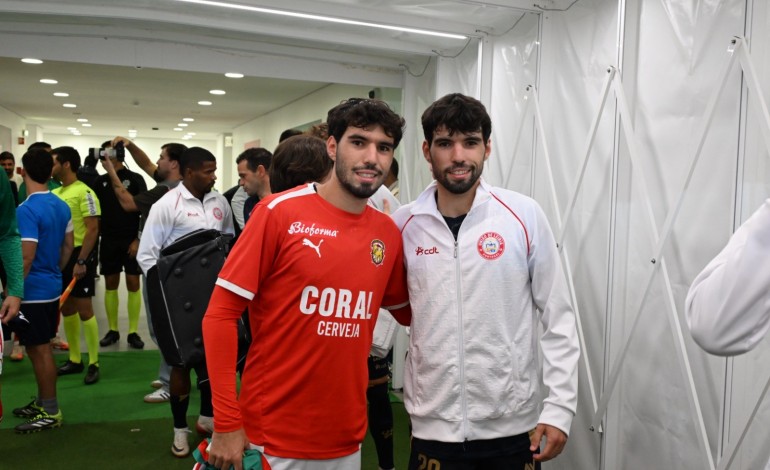 sao-gemeos-e-no-jogo-da-uniao-de-leiria-contra-o-maritimo-foram-adversarios-pai-torce-pelos-dois
