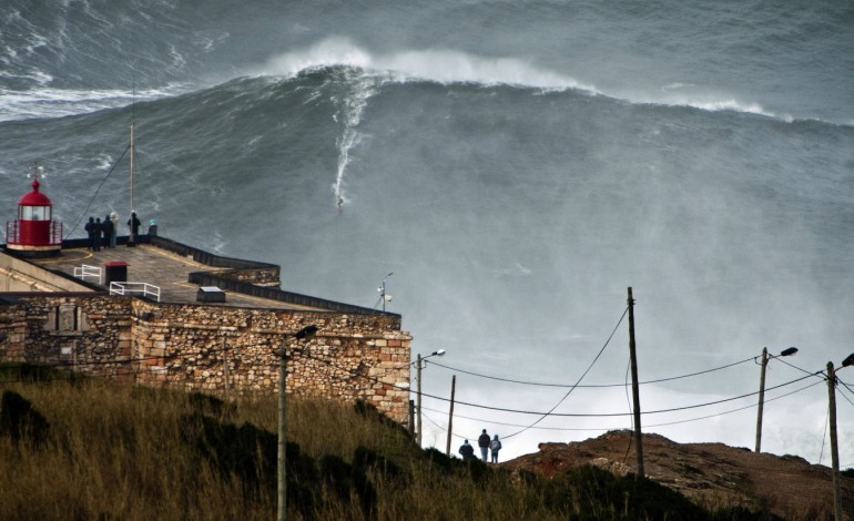 ondas-gigantes-e-promocao-internacional-aumentam-procura-turistica-na-nazare-2277