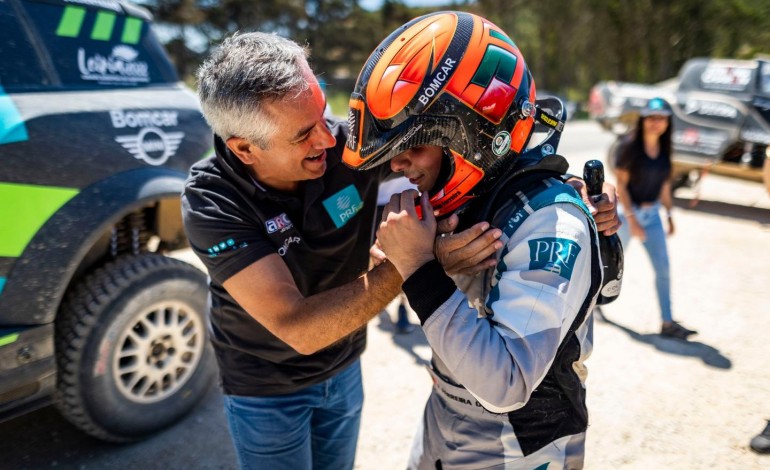 João Ferreira e David Monteiro fizeram a festa com família e amigos no fim da prova