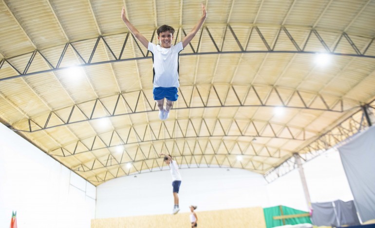 do-sofa-para-os-trampolins-salvador-luzindro-salta-entre-os-melhores