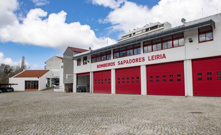 recem-nascido-abandonado-a-porta-dos-bombeiros-sapadores-de-leiria
