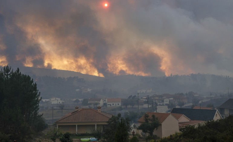 ourem-volta-a-arder-com-um-reacendimento-e-um-novo-foco