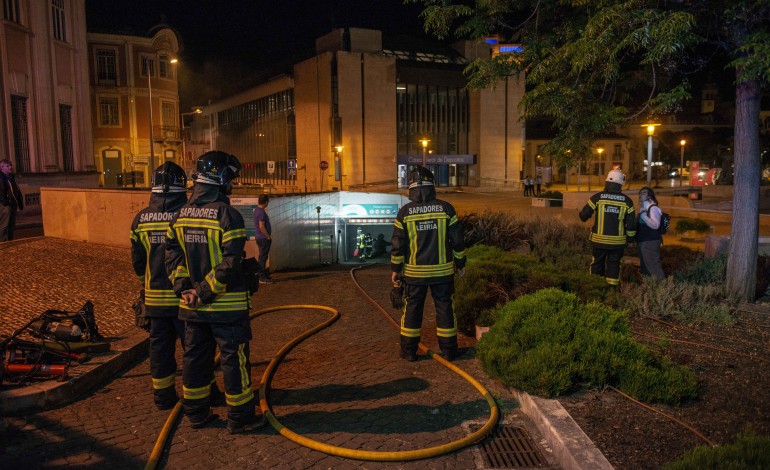 fumo-no-parque-da-fonte-luminosa-provocado-por-limpeza-das-condutas