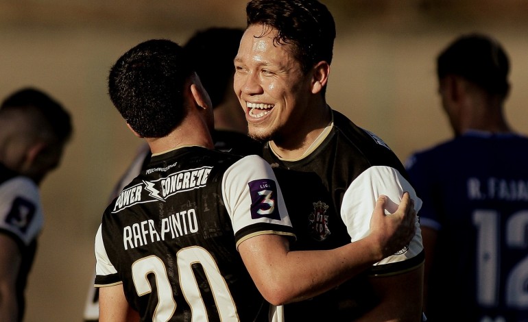 caldas-sc-acusa-arbitro-de-chamar-animal-a-jogador