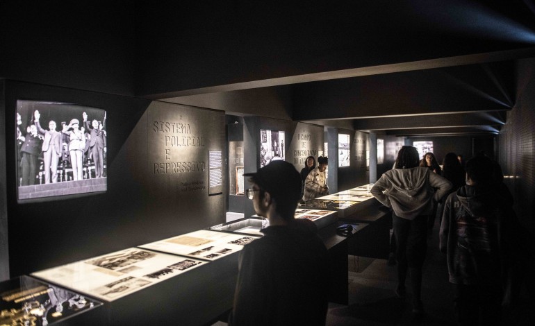 Exposição Resistência e Liberdade retrata o regime fascista e os movimentos de resistência