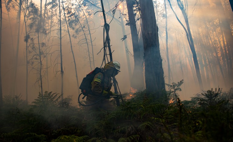 incendio-em-leiria-esta-de-novo-activo