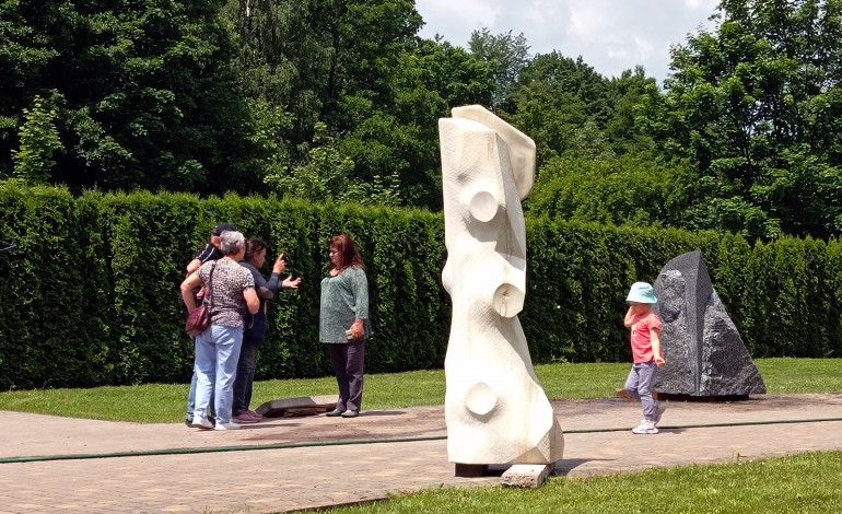 thierry-ferreira-cria-escultura-na-ucrania