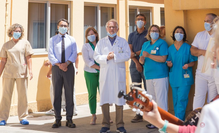 aplausos-de-agradecimento-na-despedida-bilhota-xavier-do-hospital-de-leiria