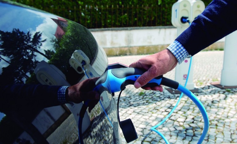 governo-quer-carros-electricos-nas-estradas-mas-donos-receiam-ficar-apeados-6280