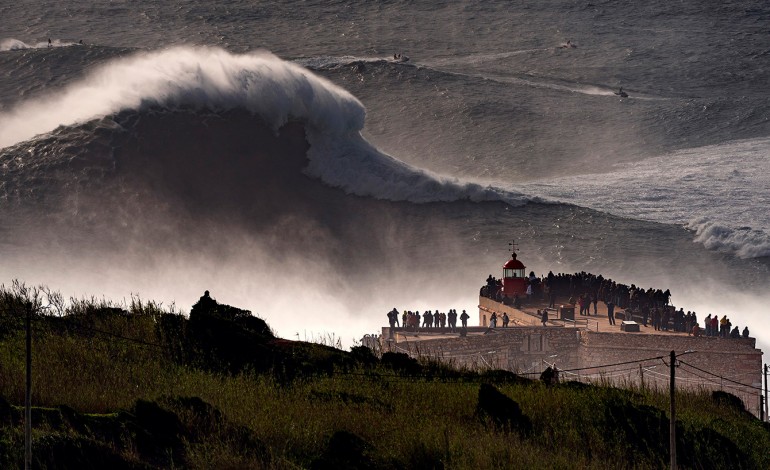 exposicao-de-fotografia-retrata-10-anos-de-ondas-gigantes