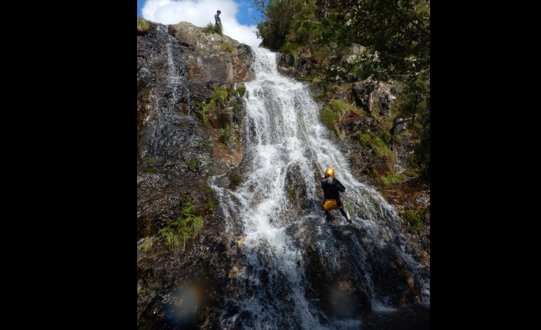 Clube de Leiria pratica canyoning em Castanheira de Pera