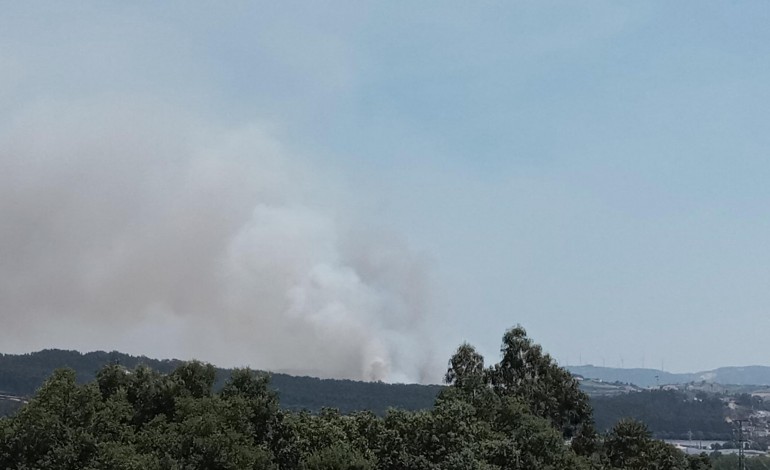 incendios-em-leiria-e-batalha-mobilizam-mais-de-200-bombeiros