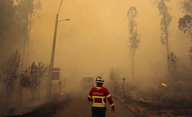 actualizacao-fogo-na-caranguejeira-leiria-em-fase-de-resolucao