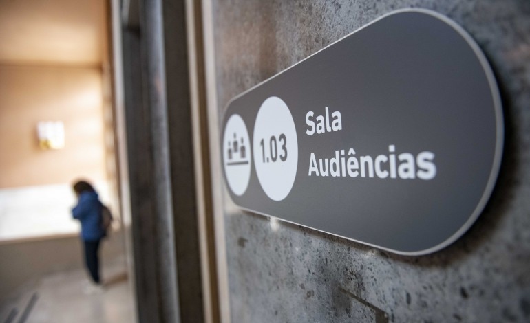 tribunal-condena-professor-de-leiria-a-tres-anos-de-prisao-suspensa-por-crimes-sexuais