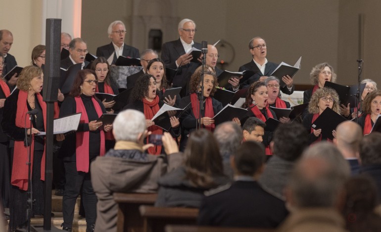 coro-do-orfeao-de-leiria-funde-vozes-dos-19-aos-71-anos-e-celebra-oito-decadas-a-cantar