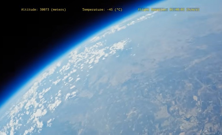 Só na segunda tentativa, o lançamento a partir de Cem Soldos permitiu chegar ao objectivo: o recorte do planeta na imensa escuridão