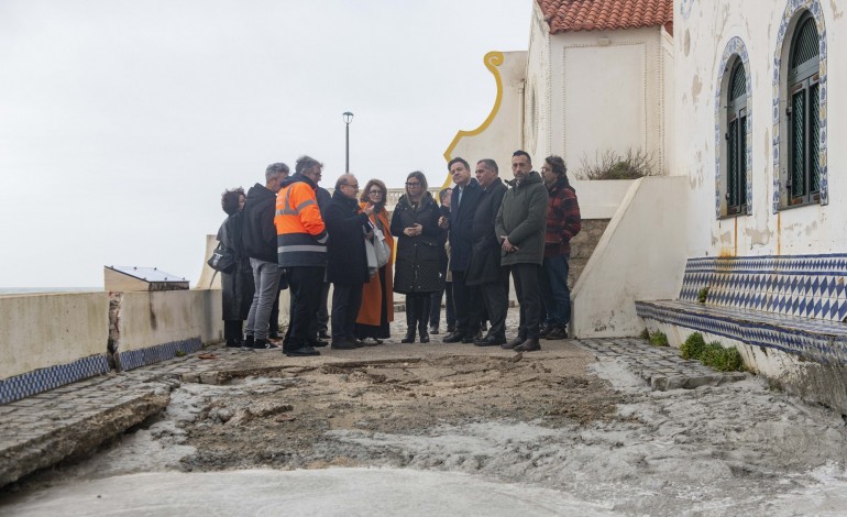 Injecção de cimento realizada para estabilização do solo e do muro adjacente ao edifício