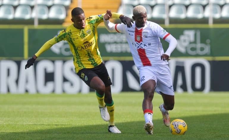 jogo-entre-uniao-de-leiria-e-tondela-termina-com-um-empate