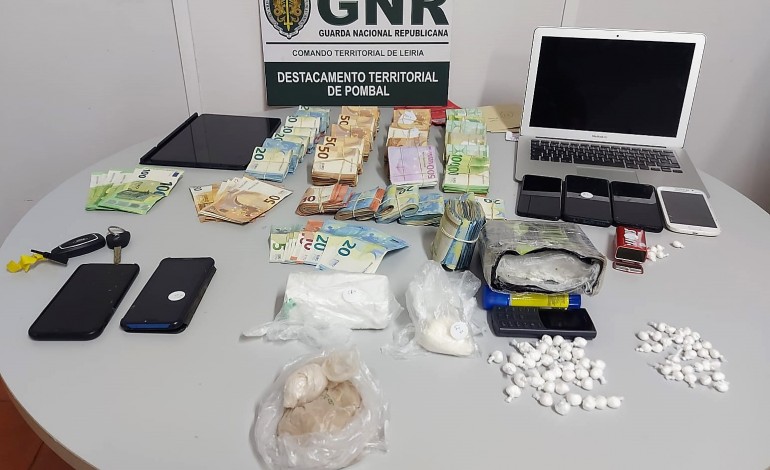 suspeitos-apanhados-com-6560-doses-de-droga-e-108904-euros-em-leiria-e-pombal