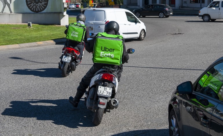 uber-eats-e-glovo-atraem-negocios-de-comissoes-e-trabalho-precario-para-leiria