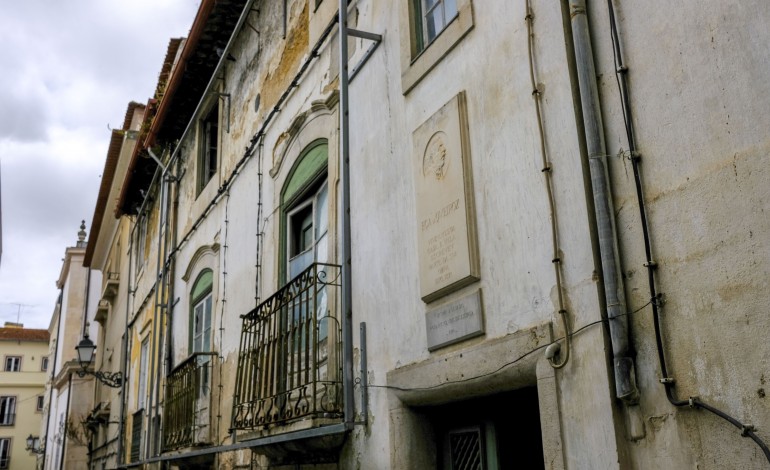 casa-onde-viveu-eca-de-queiros-vandalizada-vizinhos-preocupados