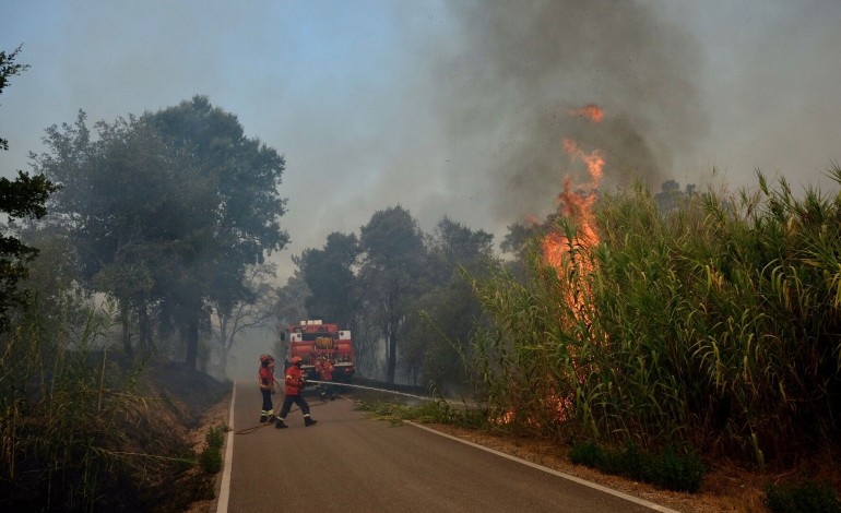 Há alguns aglomerados habitacionais "na linha do fogo"