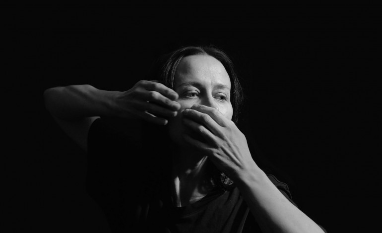 extramuralhas-musica-aberta-ao-mundo-e-uma-mensagem-politica-que-recusa-o-silencio-neutro
