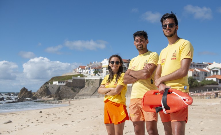 Adriana Gonçalves, João Couteiro e Rafael Sá são três dos jovens que vão passar este Verão a vigiar o bem-estar dos banhistas em São Pedro de Moel