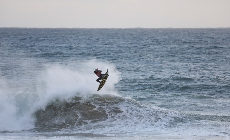 praia-de-supertubos-esta-no-radar-do-circuito-mundial-de-surf