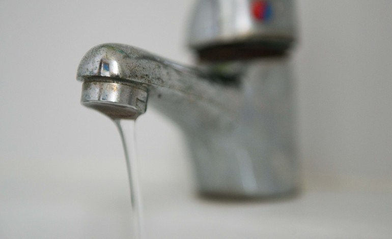 abastecimento-de-agua-interrompido-na-rua-herois-de-angola