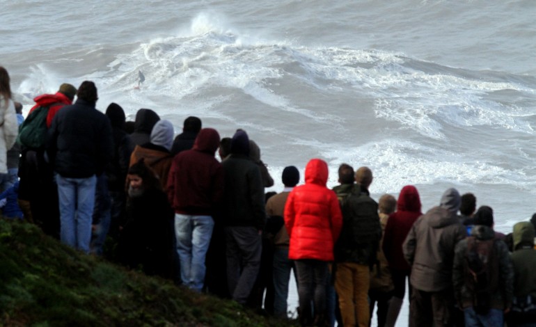 ondas-enormes-de-regresso-a-nazare-a-partir-de-domingo