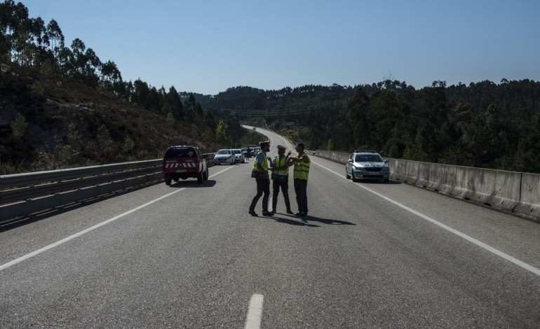 reforcadas-medidas-de-seguranca-no-ic8-com-colocacao-de-pinos-9473