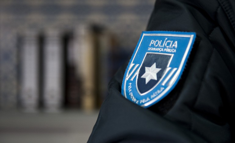 homem-detido-por-violencia-domestica-em-frente-a-esquadra-da-psp-de-leiria