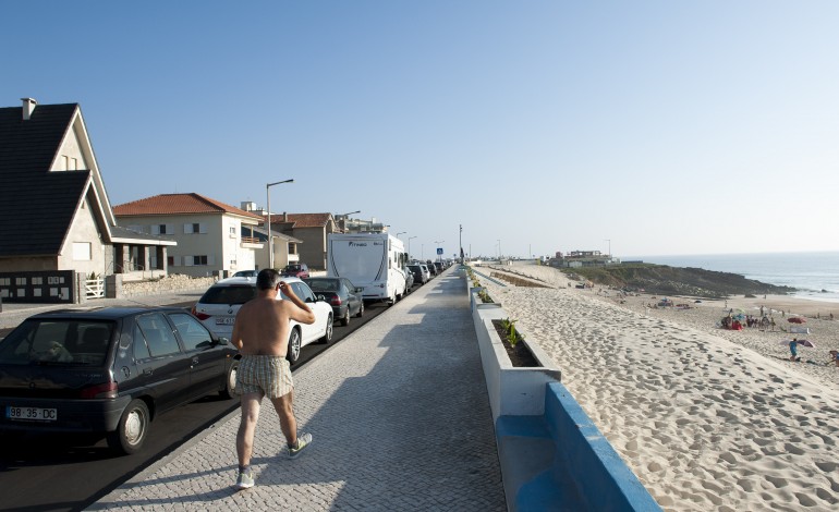 abastecimento-de-agua-na-praia-do-pedogao-com-perturbacoes-5278