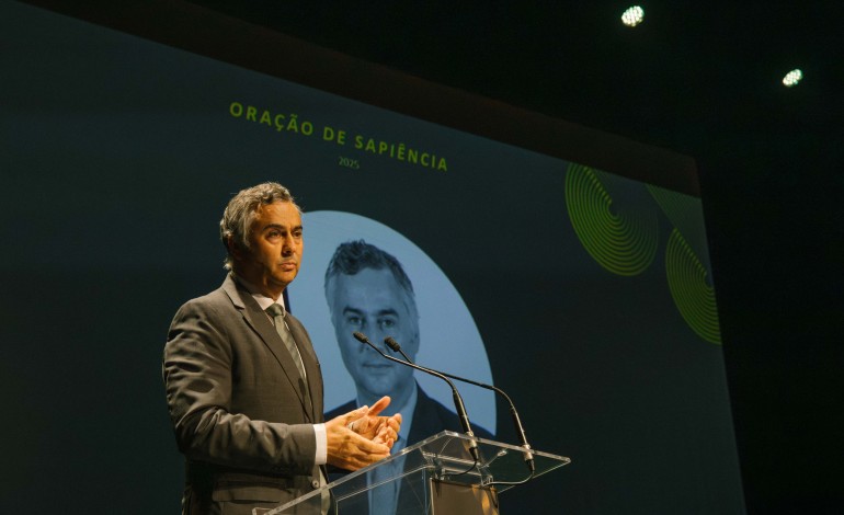 ministro-da-educacao-ciencia-e-inovacao-anuncia-mais-vagas-e-desafia-professores-a-usar-ia-sem-medo