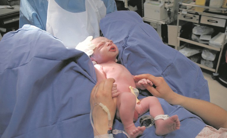 quase-200-bebes-nasceram-fora-do-hospital-nos-ultimos-tres-anos