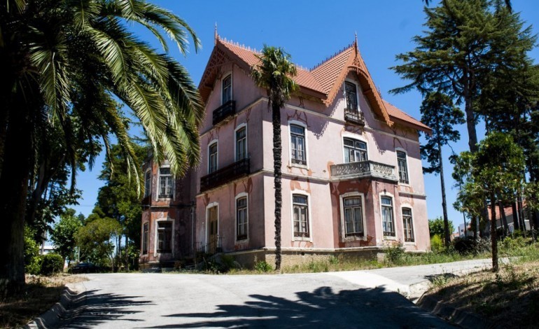 residencia-artistica-de-escultura-em-pedra-marcado-para-a-villa-portela