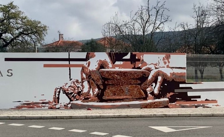 Mural enaltece e valoriza duas das áreas mais conhecidas na freguesia: a pedra e o barro